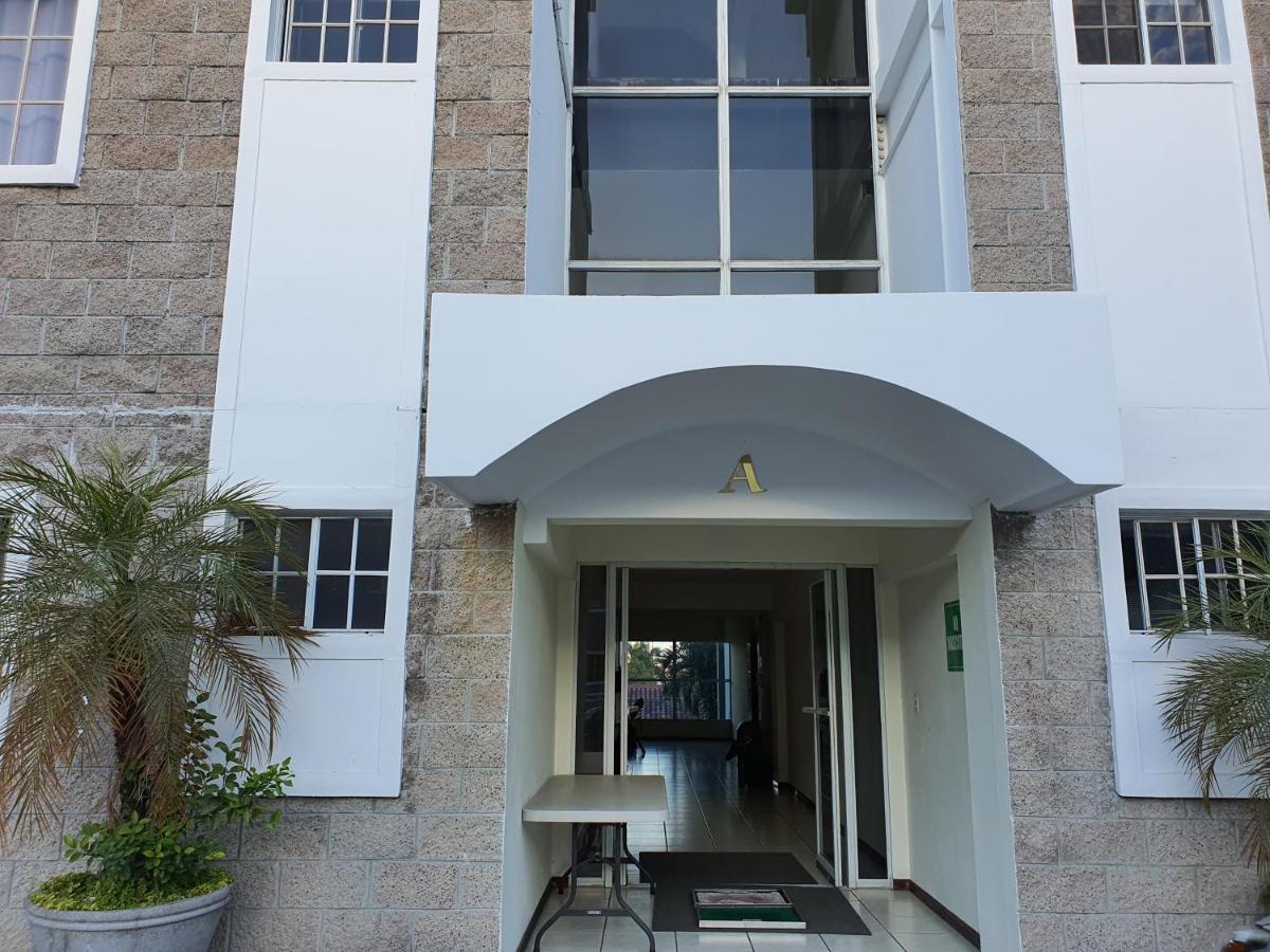 San Benito Flats Wifi 50Mg - 4 Huespedes - Parqueos Apartment San Salvador Exterior photo