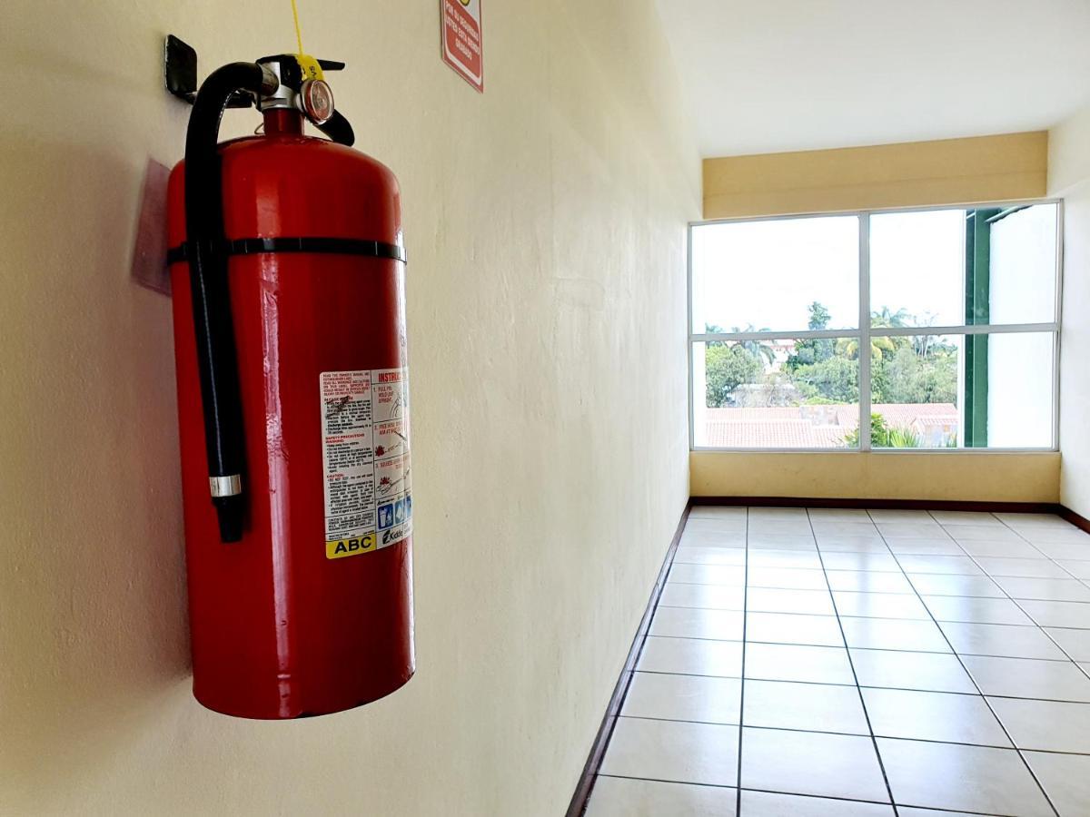 San Benito Flats Wifi 50Mg - 4 Huespedes - Parqueos Apartment San Salvador Exterior photo