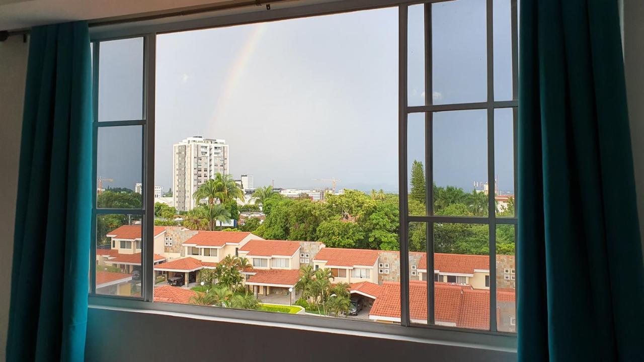 San Benito Flats Wifi 50Mg - 4 Huespedes - Parqueos Apartment San Salvador Exterior photo