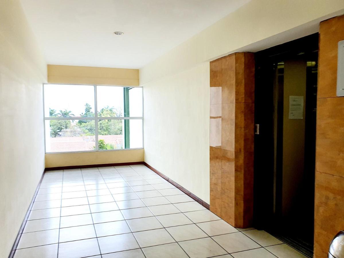 San Benito Flats Wifi 50Mg - 4 Huespedes - Parqueos Apartment San Salvador Exterior photo