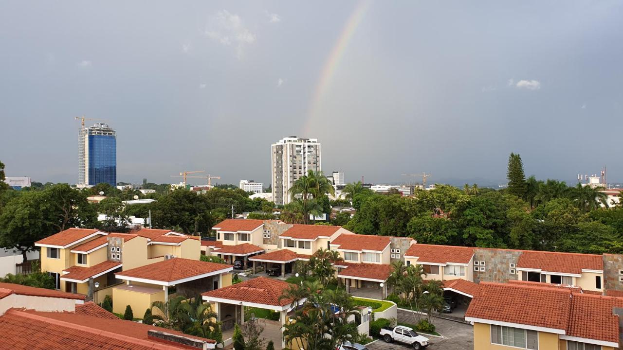 San Benito Flats Wifi 50Mg - 4 Huespedes - Parqueos Apartment San Salvador Exterior photo