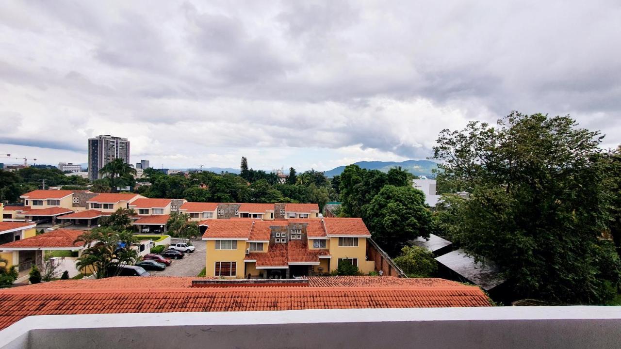 San Benito Flats Wifi 50Mg - 4 Huespedes - Parqueos Apartment San Salvador Exterior photo